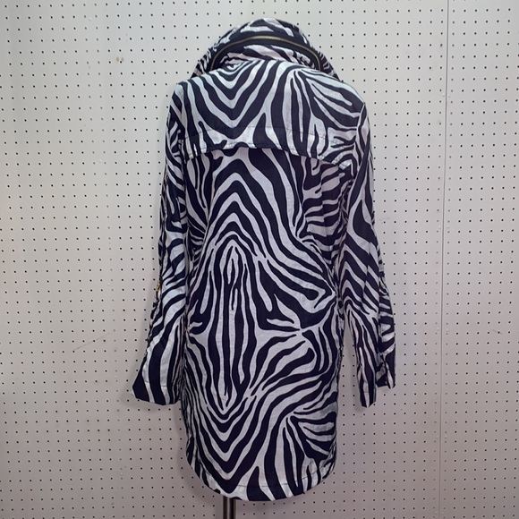 NWT G.E.T. Women’s XS Zebra Print LightWeight Water Resistant Hidden Hood Jacket - Picture 4 of 16